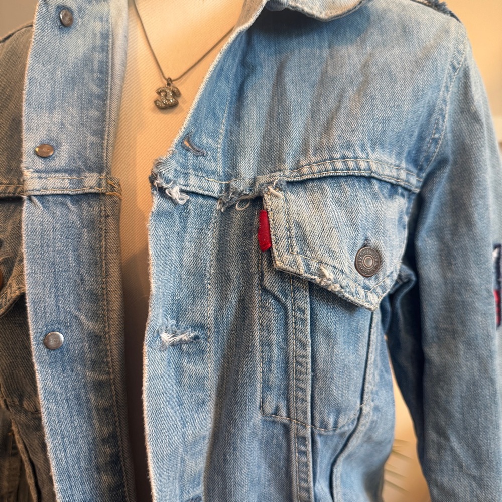 Vintage 70s-80s Levi’s Trucker Denim Jacket Made in USA Navy Patch London Badge - Picture 2 of 11